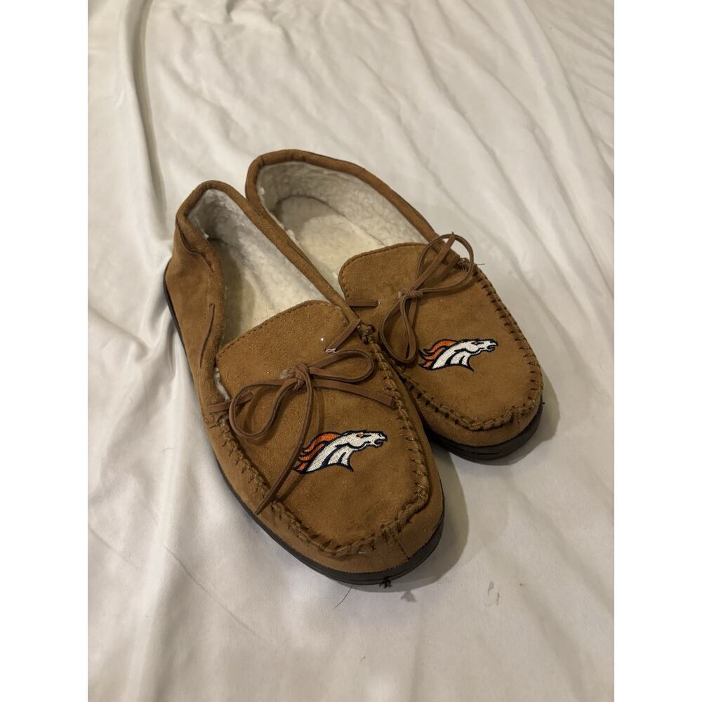 NFL Tan Moccasin Hard Rubber Sole Men's Slippers Moccasins Size Small